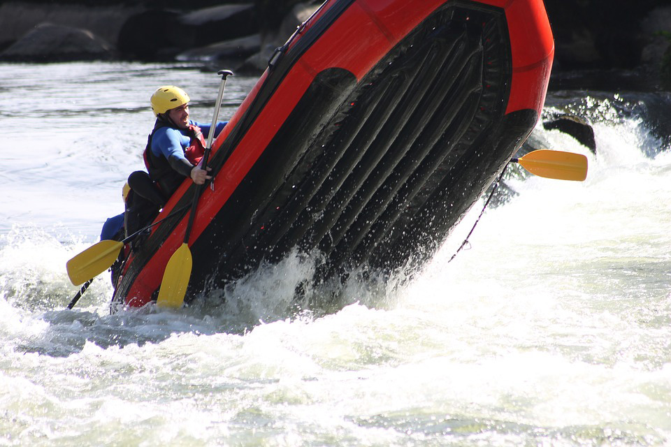 Como ir de rafting, hay que examinar las estrategias para minimizar los riesgos de tu proyecto